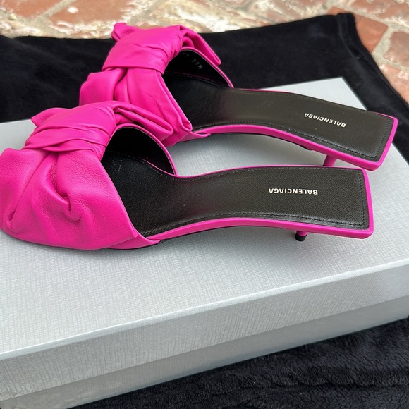 Balenciaga Pink Bow Heel - Picture 3 of 4